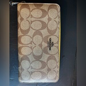 Coach wallet beige with yellow trim